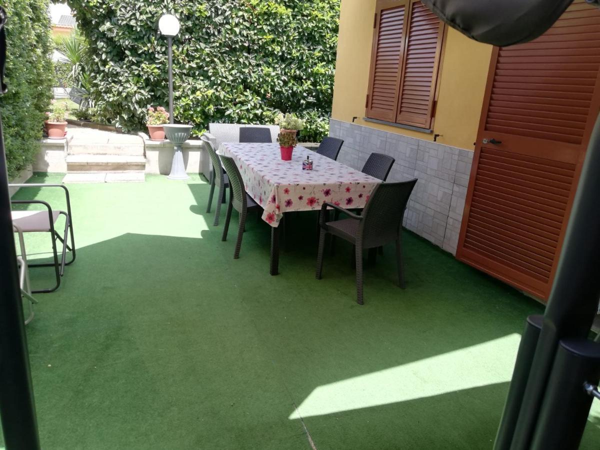 Depandance Con Piscina In Uso In Esclusivo In B&B SantʼAntonio Abate Exterior foto