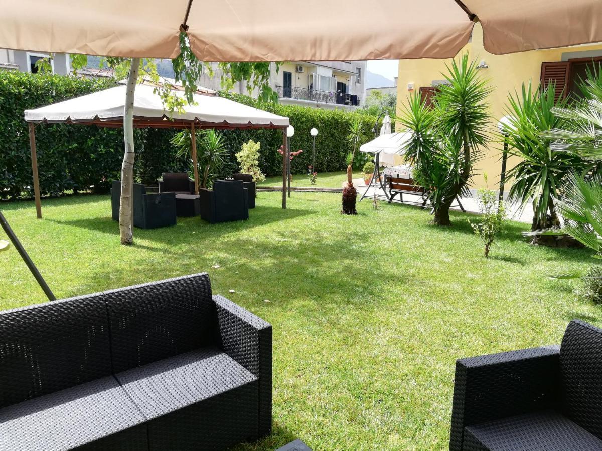 Depandance Con Piscina In Uso In Esclusivo In B&B SantʼAntonio Abate Exterior foto