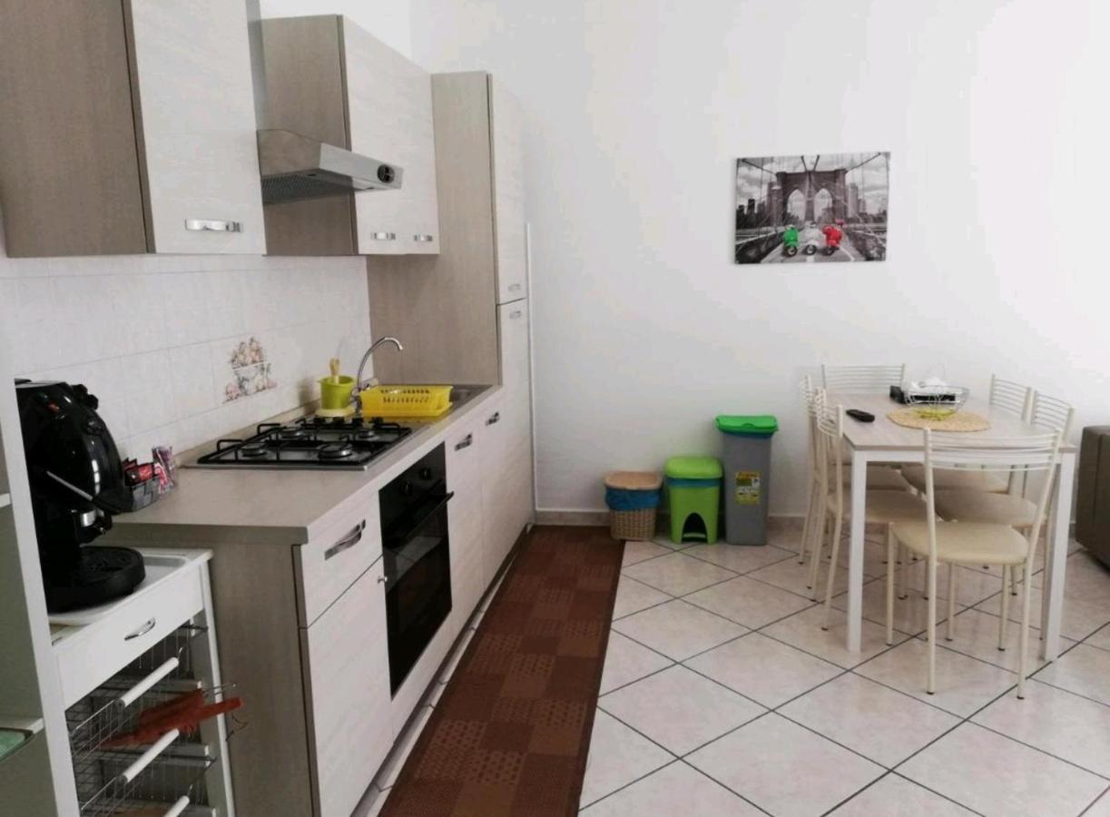 Depandance Con Piscina In Uso In Esclusivo In B&B SantʼAntonio Abate Exterior foto