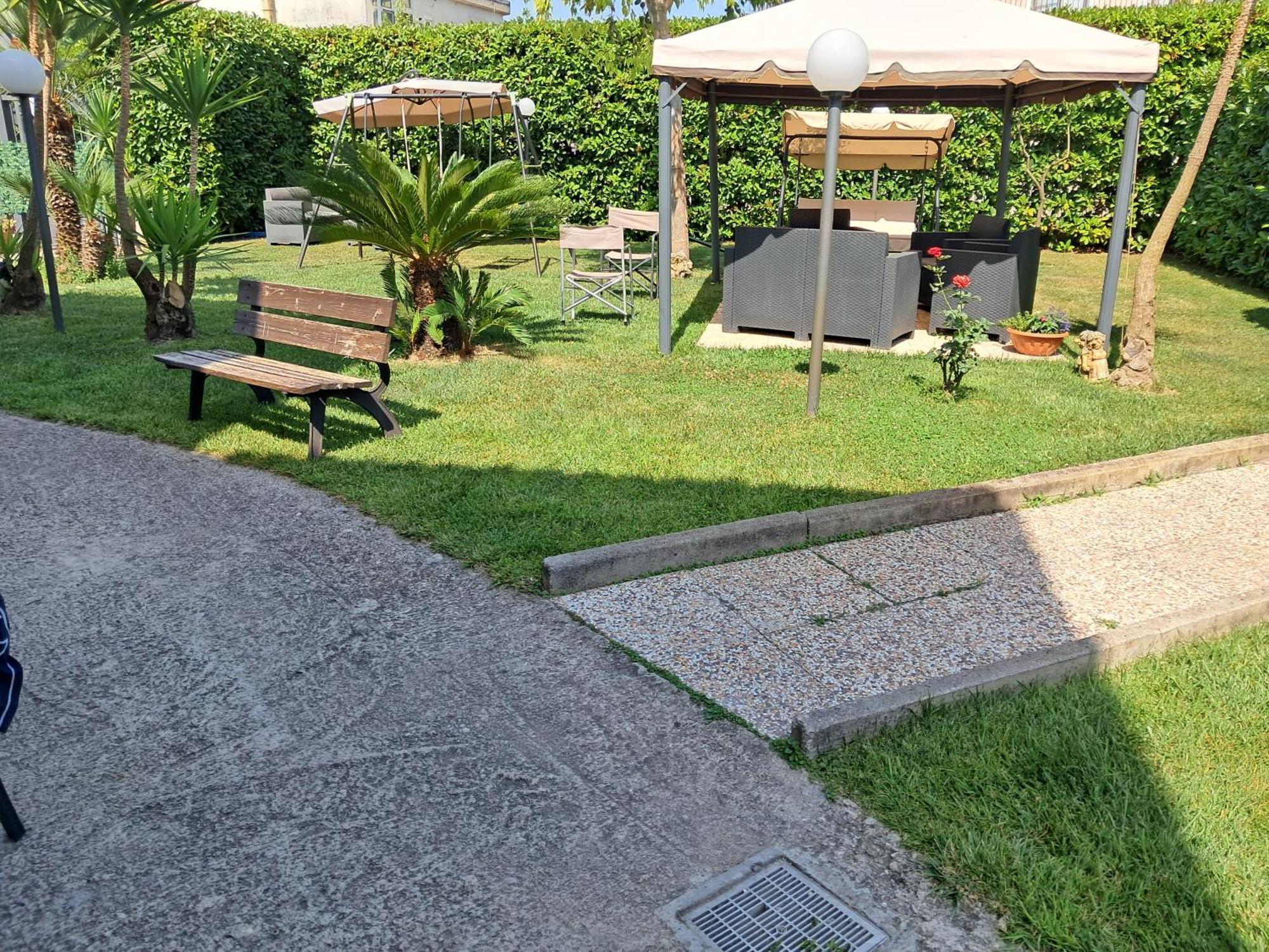 Depandance Con Piscina In Uso In Esclusivo In B&B SantʼAntonio Abate Exterior foto